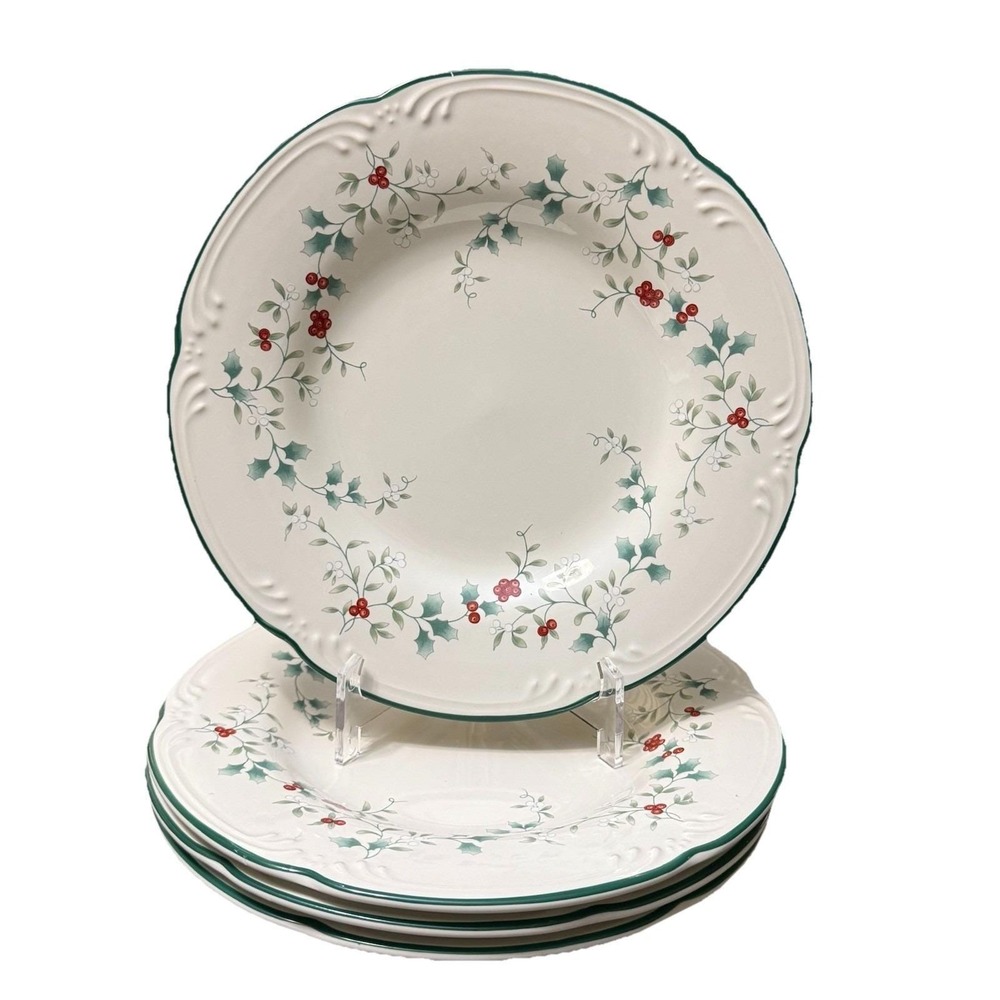 Pfaltzgraff "Winterberry" Dinner Plates Set Of 4 Christmas Holiday 10" Plates